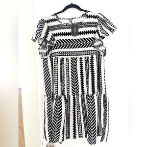 NWT Geo Print Butterfly Sleeve Ruffle Hem Smock Dress. Women’s Large